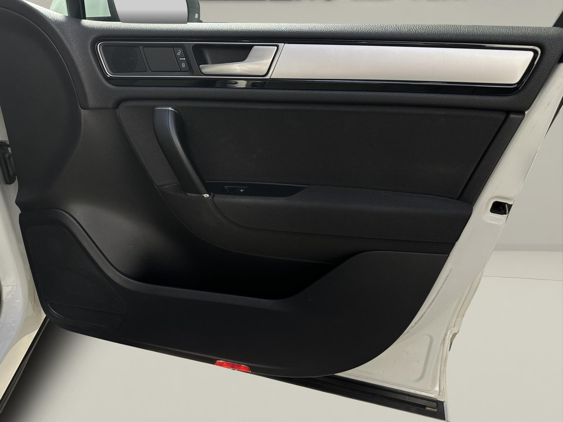 Volkswagen Touareg 2017 - imagine 20