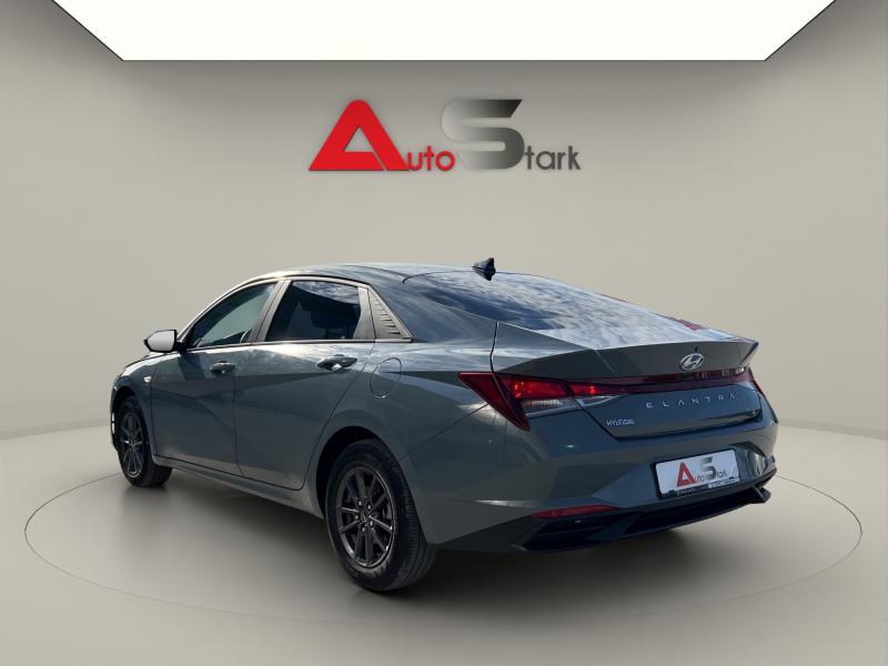 Hyundai Elantra 2022 - miniatură 11