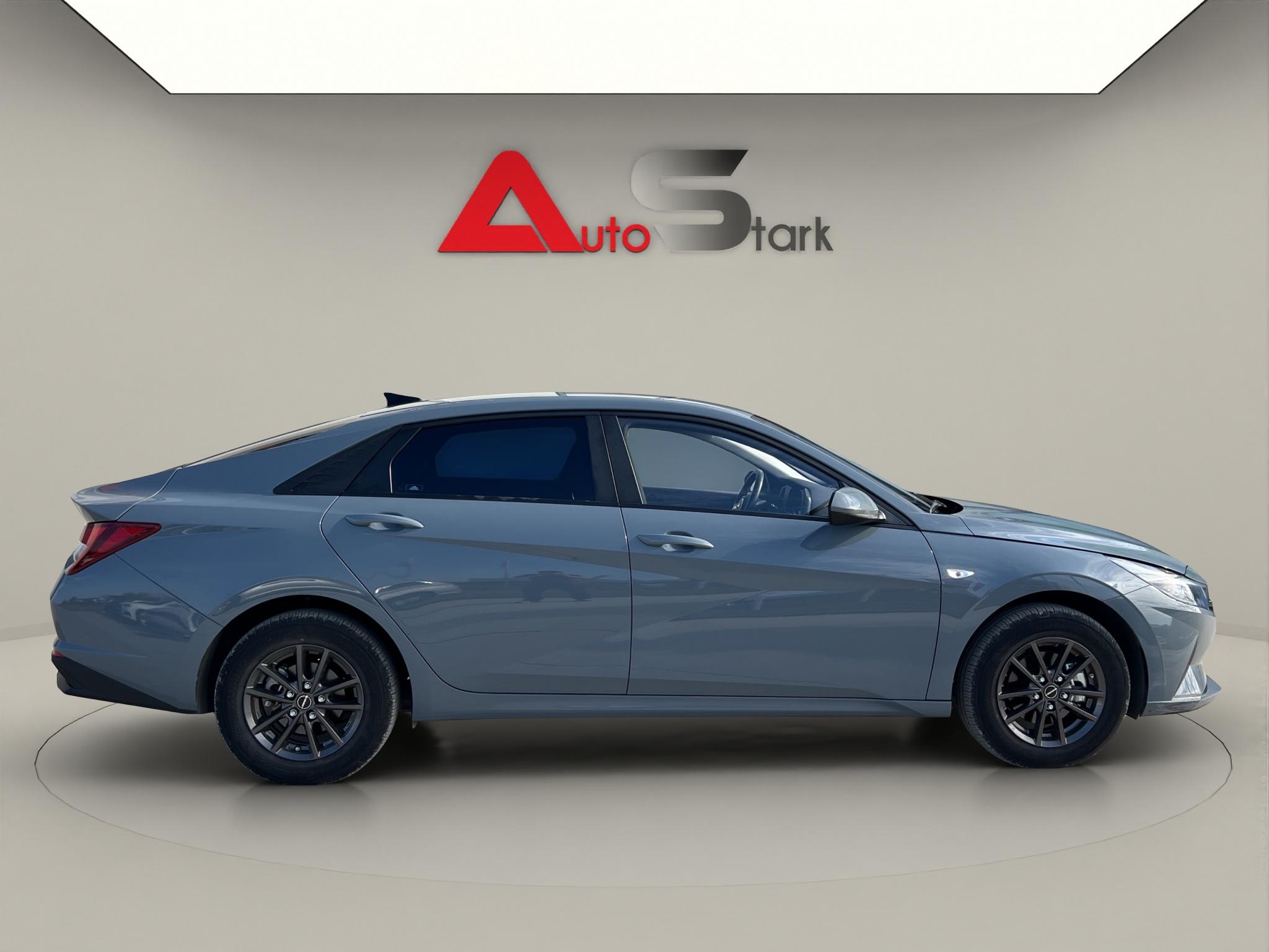 Hyundai Elantra 2022 - imagine 13