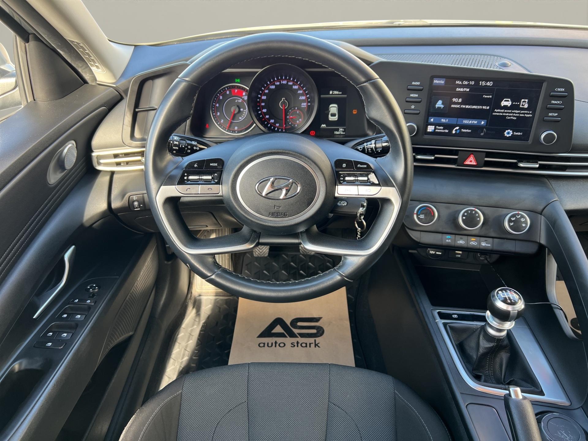 Hyundai Elantra 2022 - imagine 24