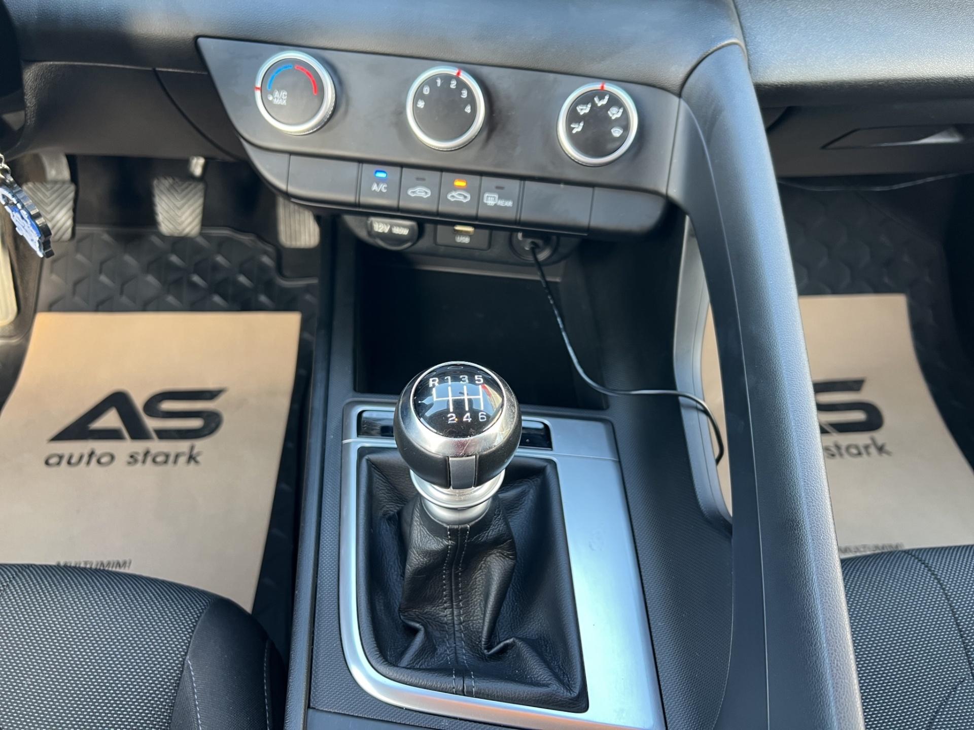 Hyundai Elantra 2022 - imagine 31