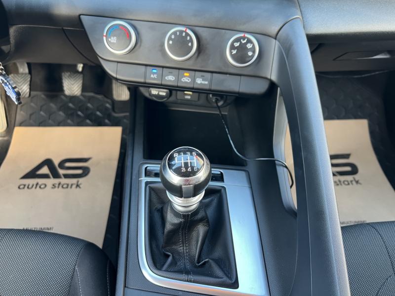Hyundai Elantra 2022 - miniatură 31