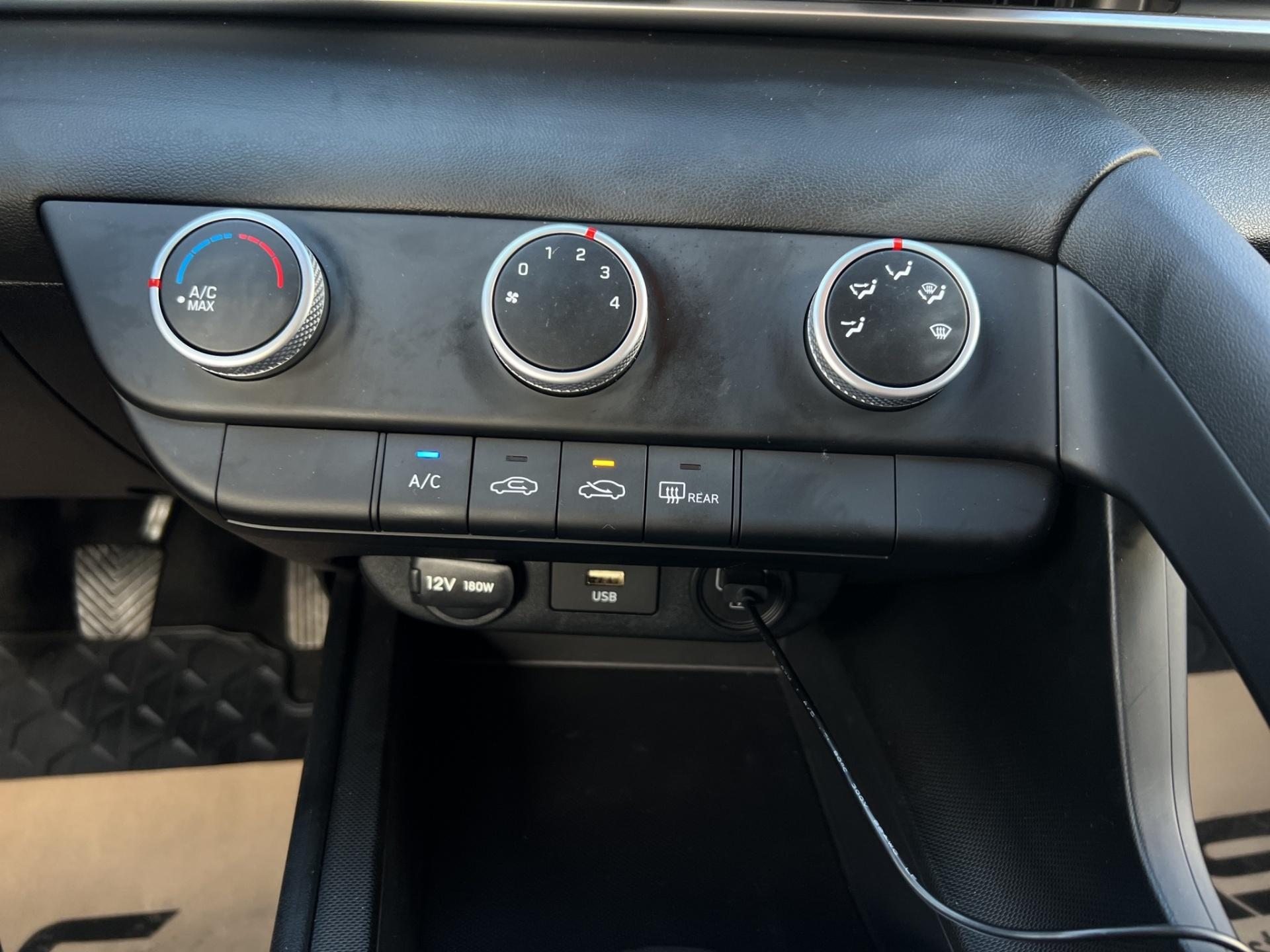 Hyundai Elantra 2022 - imagine 32