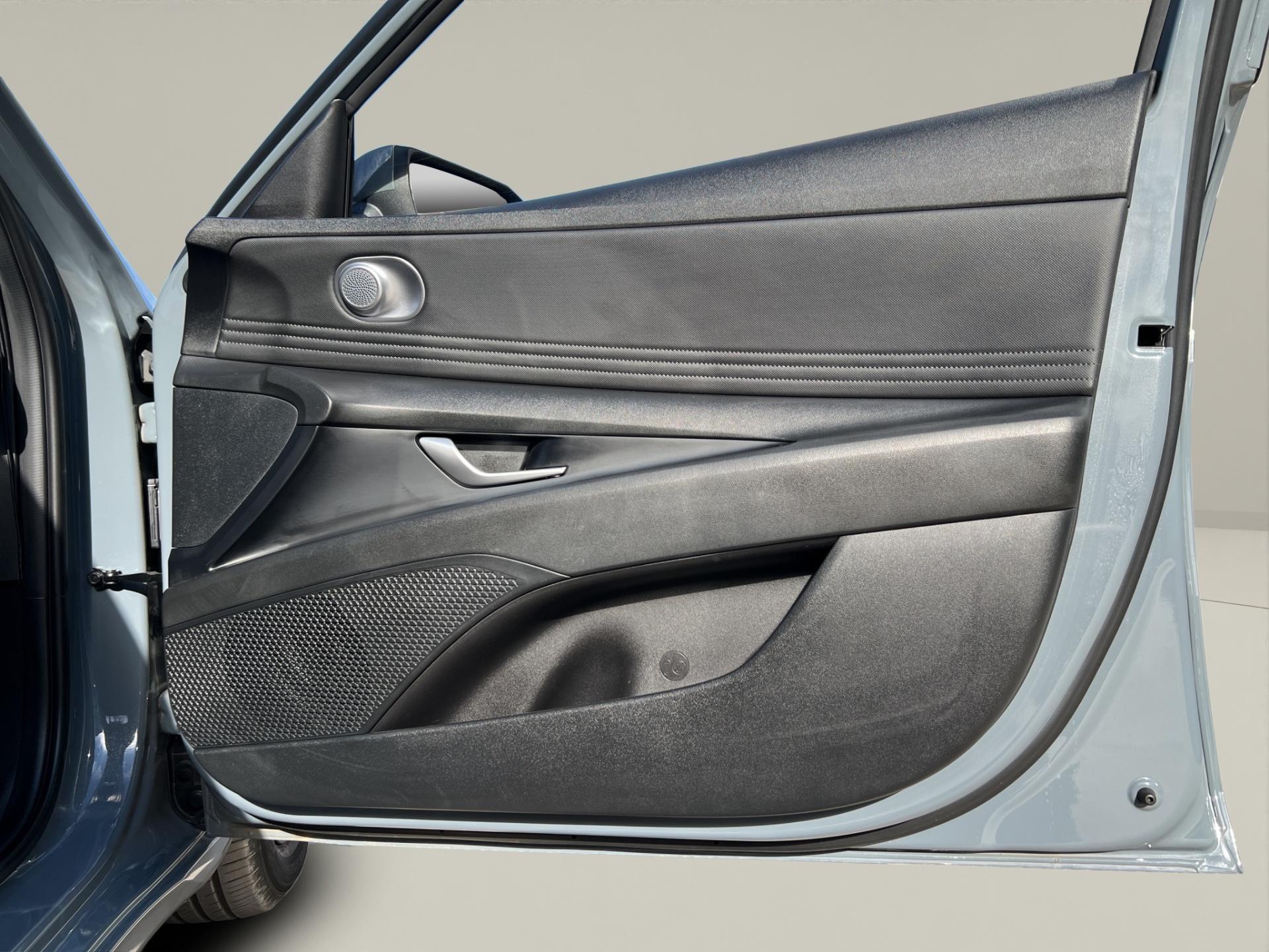 Hyundai Elantra 2022 - imagine 20