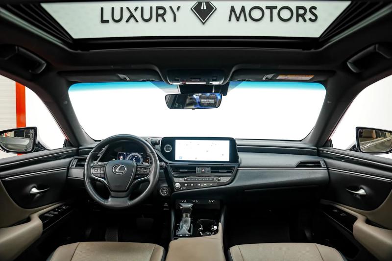 Lexus ES